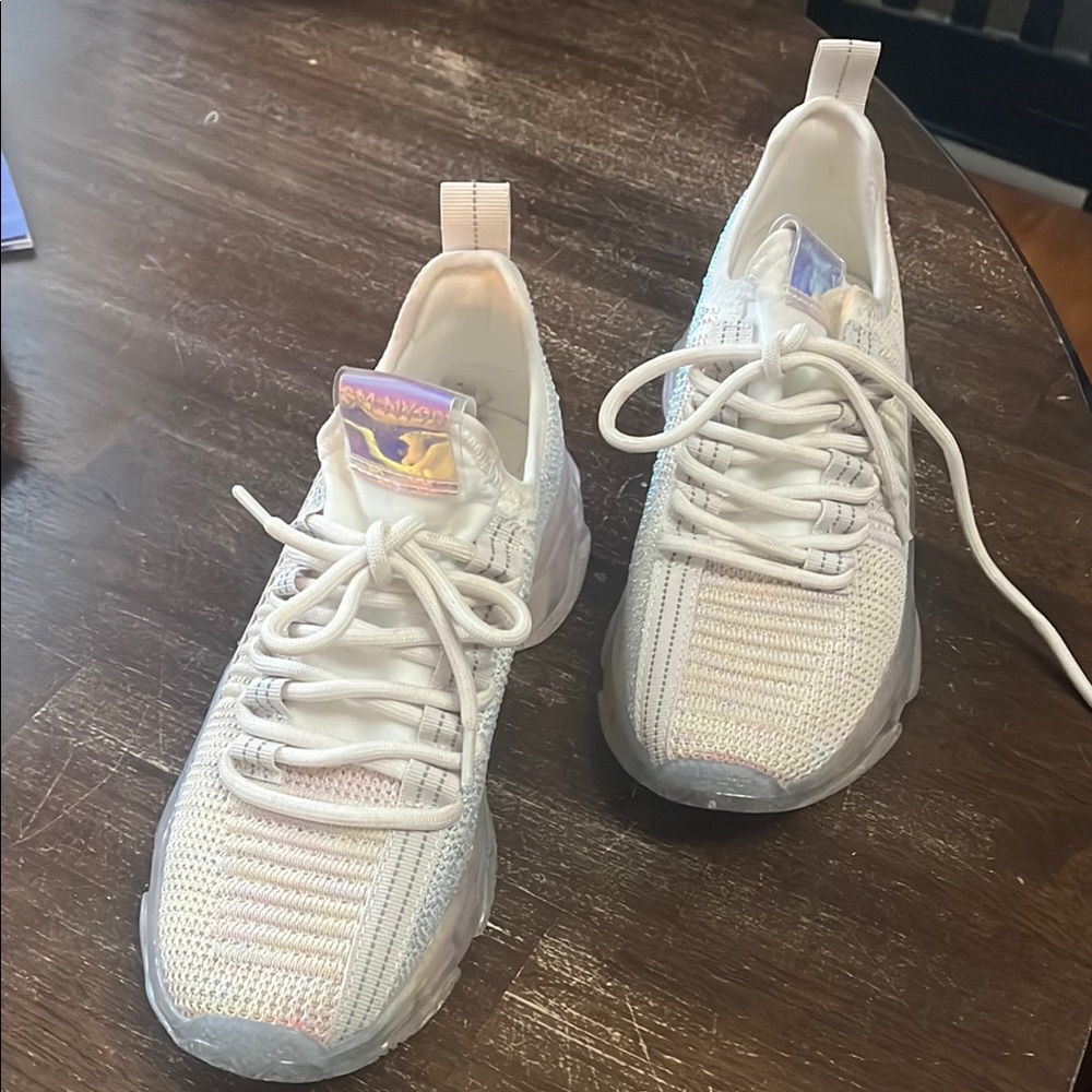 Girls white with sparkles sneakers
